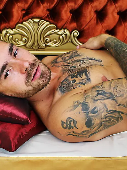 White man liamwild striptease