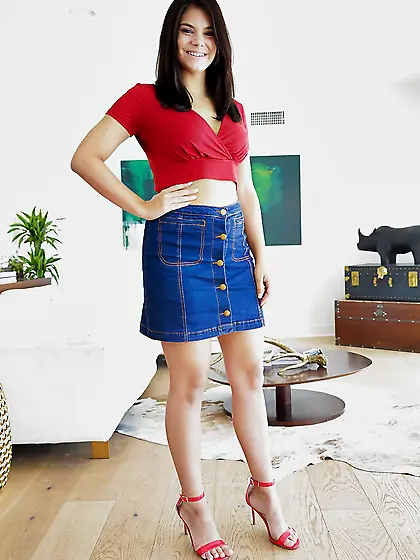 Model with Latin roots Violet Starr remains without jean skirt a