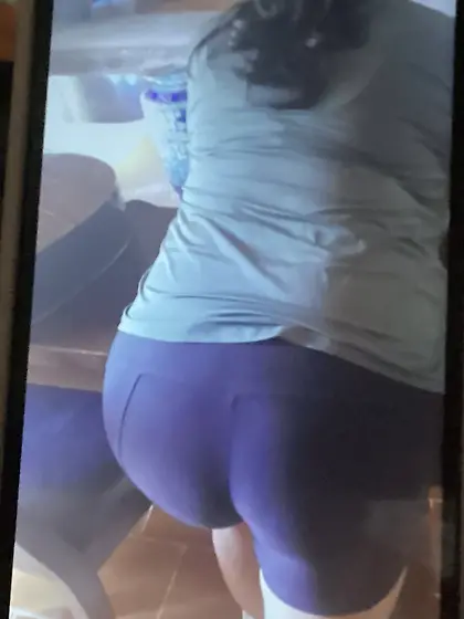 I want to fuck my fat mom's ass,  leave your commen