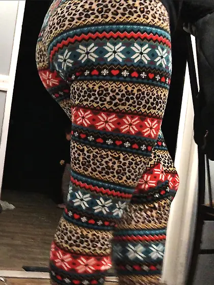 Rachael in leggings candid creepshots