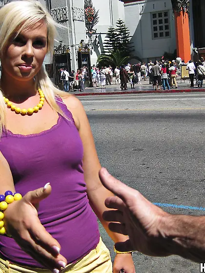 Blonde bitch can squirt massive load!