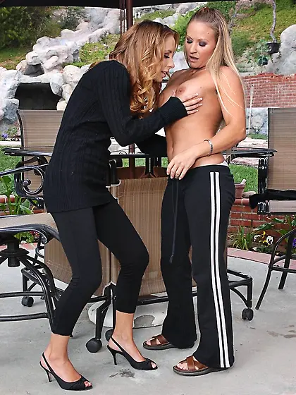 Joelean and laila Mason strip their clothes together and have am