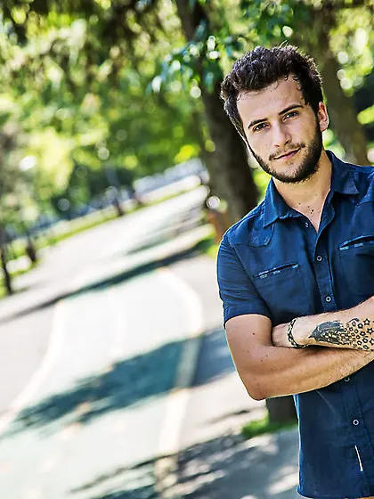 White man Healtheworld like to zoom and smoking