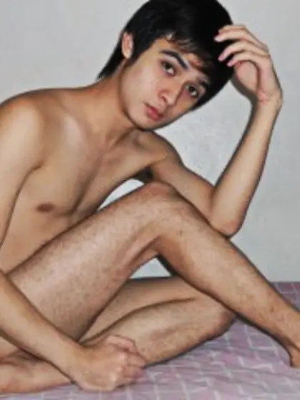 Brunette Young Man Emilyoung Live Orgasm.