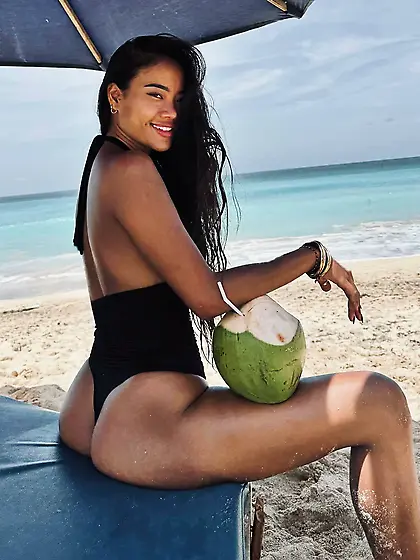 Puta para ser lefadas,  minifaldas y bikinis