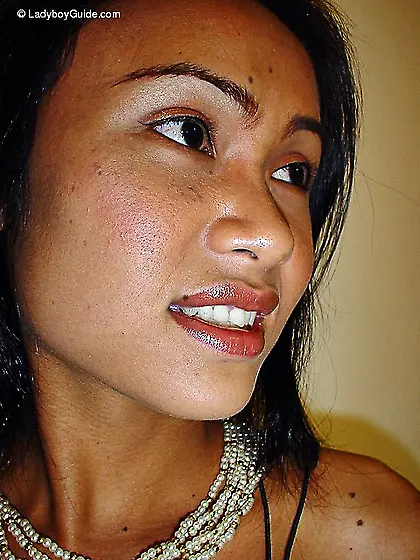 Tranny gets facial with pleasure