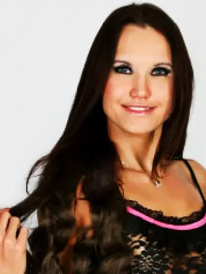 Brunette daisy perform butt