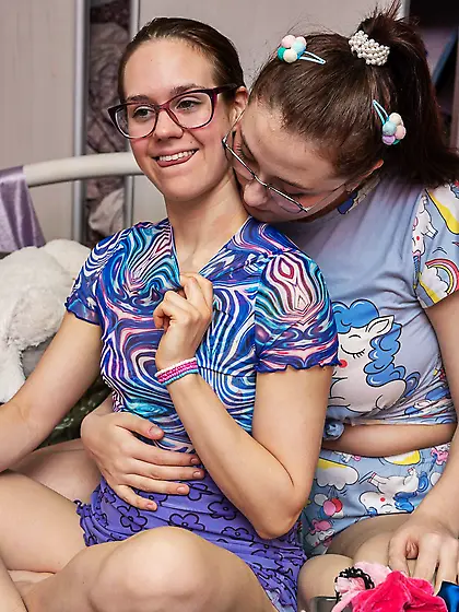 Amateur women with hot bodies are going to lick pussy like mad