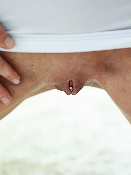 Bald lover satisfy bombshells