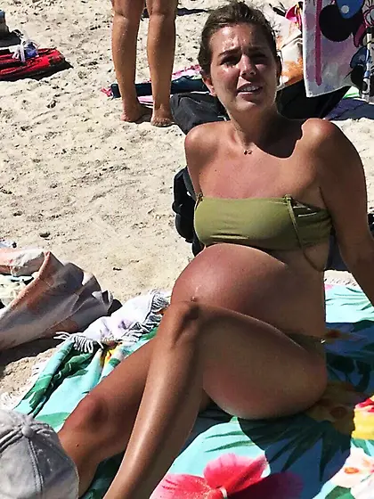 Candid voyeur creepshots from a beach