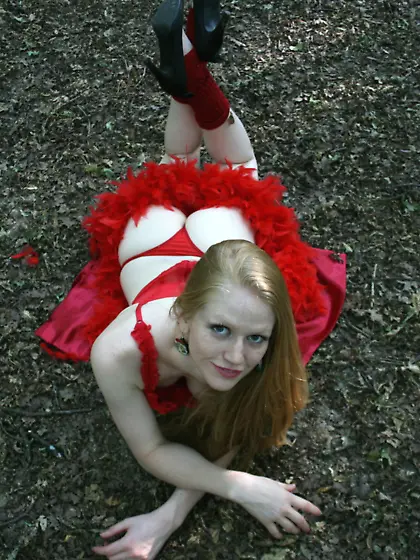 wannabe teen model melanie poses naked outdoors