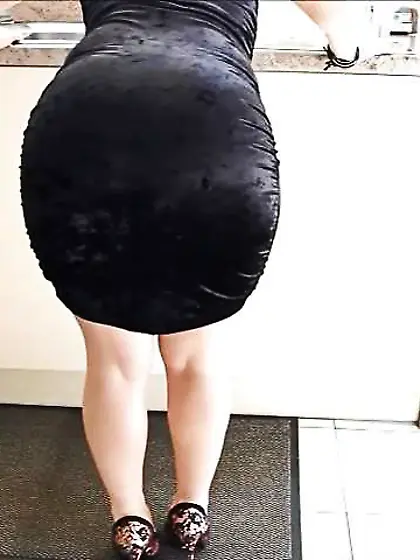YAM-SIZED CULO Phat Ass White Girl ELASTIC BOOTY G-STRING SUNDRE