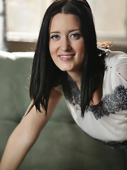 Naked babe Kimberly Kane climbs the pool table and shows the nat