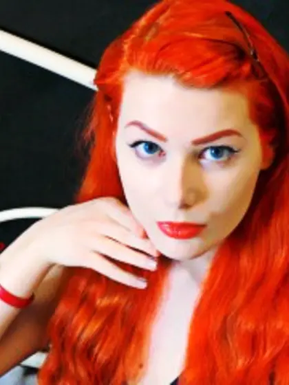 Redhead Maurisared Dancing.