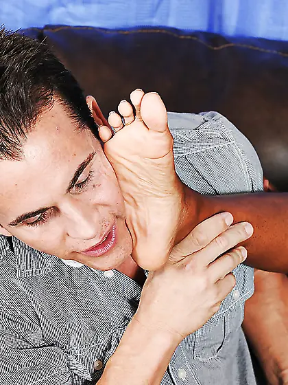 American barefoot amateur brunette mom