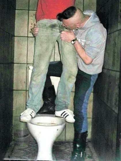 dirty, bulge, urinal, toilet, toilets, stinking, smelly,