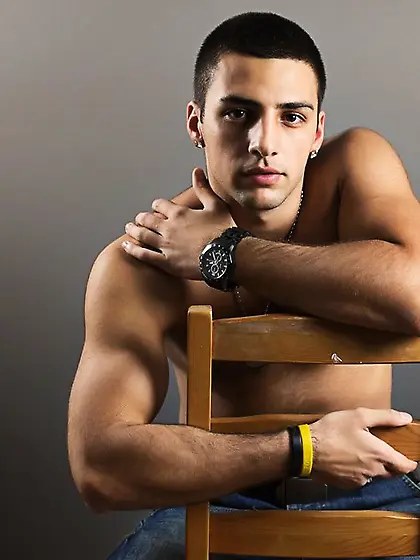 Gay MartinStyle like to zoom and oil