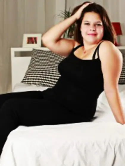 Brunette onechicjoy perform dancing