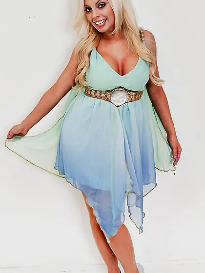 Sweetest girl Britney Amber is teasing with tits downblouse and