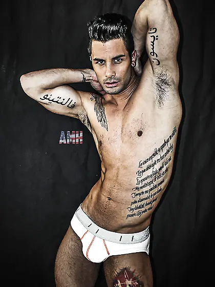 Blond honk knees give