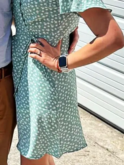 Grace sexy non-nude chick beautiful feet/face/legs