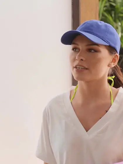 Petite brunette Reyna De La Cruz gets pounded on the floor