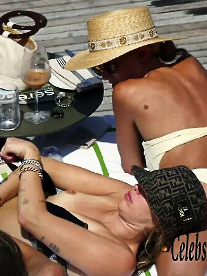 Miley Cyrus & Kaitlynn Carter Sexy