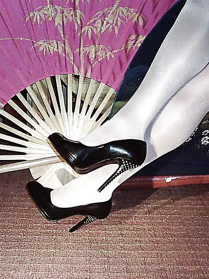 I in nylon and high-heeled shoes