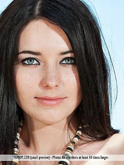 This brunette chick Olivia F doesn???t think somebody can enjoy