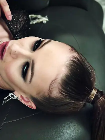 Flirty brunette rough pussy bang