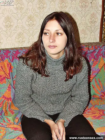 Amateur teen striptease