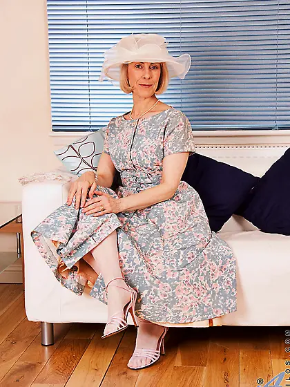 Filthy mature lady Hazel May stuffs a huge cucumber into her hol