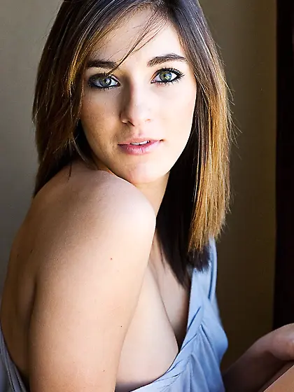 Cute brunette babe Marianna Femjoy seductively looking in cam wh