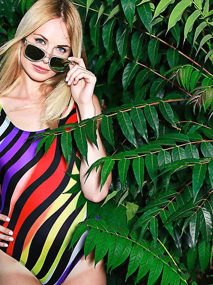 Onesie-wearing blonde seductress shows her perfect pussy in the