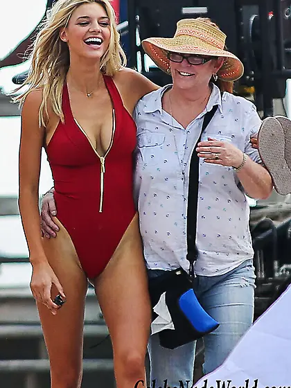 Hot pics of Kelly Rohrbach
