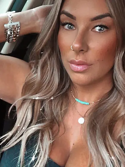 The lesbo footage Michelle hopes you forgot about