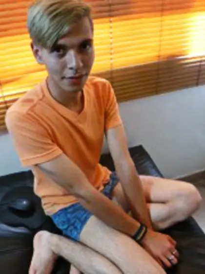 Blonde sweetsecret18 perform anal