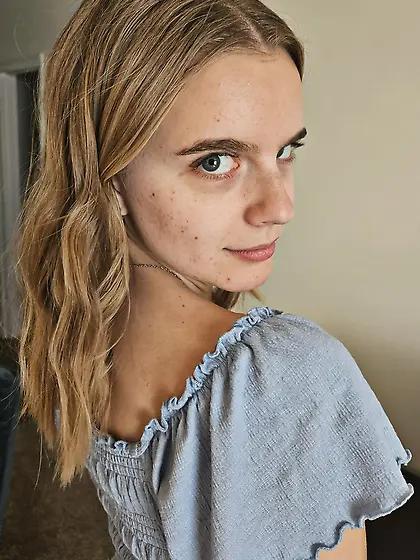 Pretty blonde girlfriend creepshots