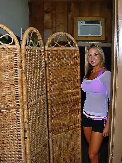 Sporty milf Allison Evans with tight body and big firm tits gets