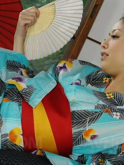 Boss ass bitch from Japaan uses her kimono to act seductive