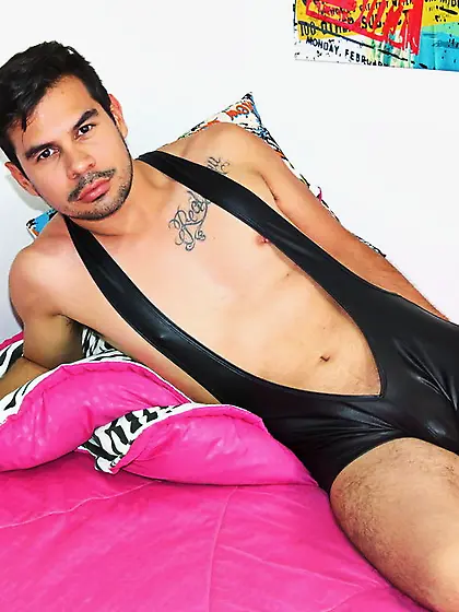 Latin gay FIREBOYHOTTY like to snapshot