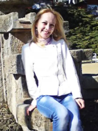 Blonde maria perform dancing