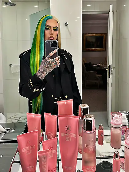 Jeffree Star tattooed makeup twink