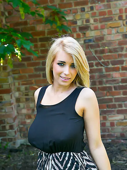 Blonde demonstrates her massive natural breasts and round ass ou