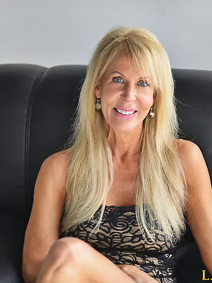 Dreamy broad takes lacy