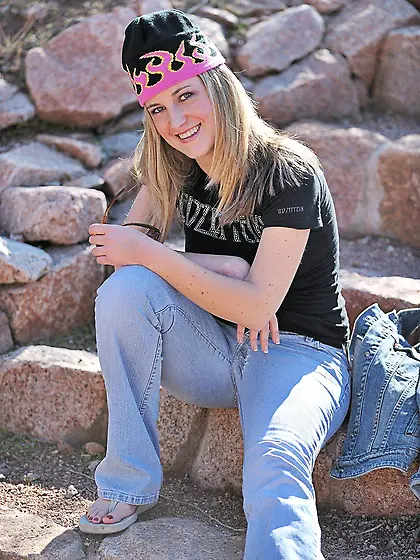 Arizonian blonde hottie shows her perfect body while on the trai