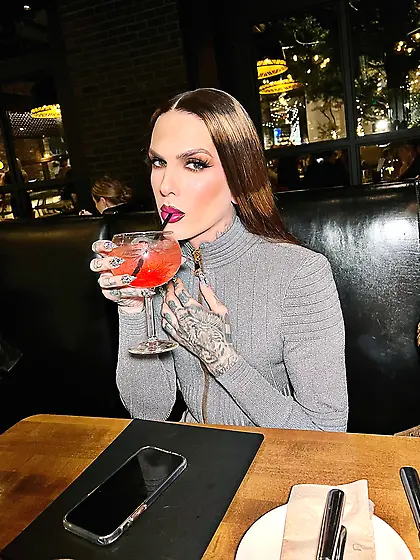 Jeffree Star tattooed makeup twink