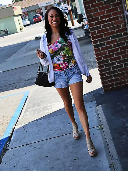 Latina chick in flowered panty Jessie Ross gets mouth pounded by