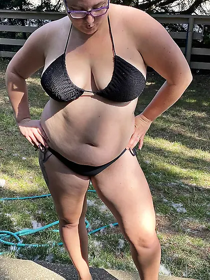 Neighbours chubby wife exposed