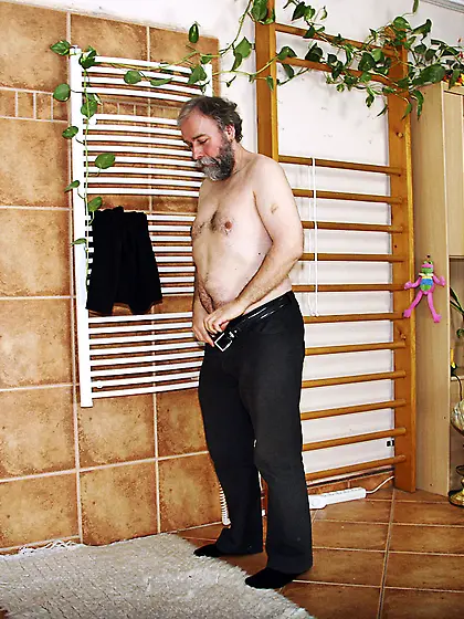 Cute teenie girl helps